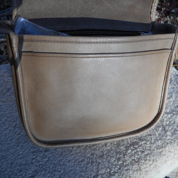 SOLD**Vintage Coach Classic shoulder Bag in Putty, NYC  pre-1994 - Picture 9 of 14